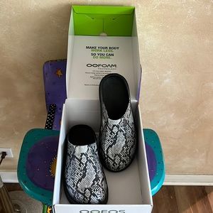 Oofos recovery ❤️‍🩹 clogs.